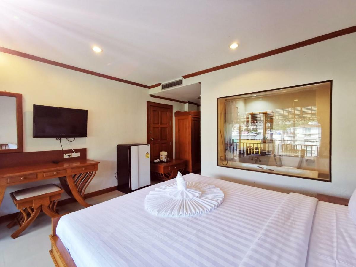 Az Hotel Patong Exterior photo